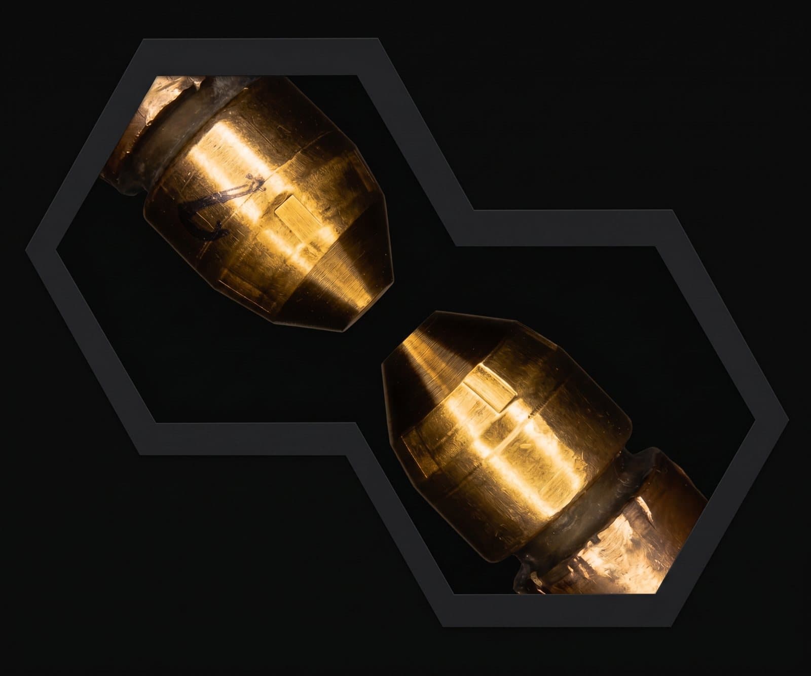 Two weld electrode tips framed in hexagons, showing their contact surfaces